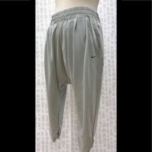 Nike Capri harem Dropcrotch workout pants. Medium